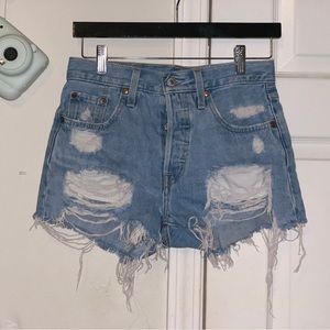 Distressed high rise levi shorts